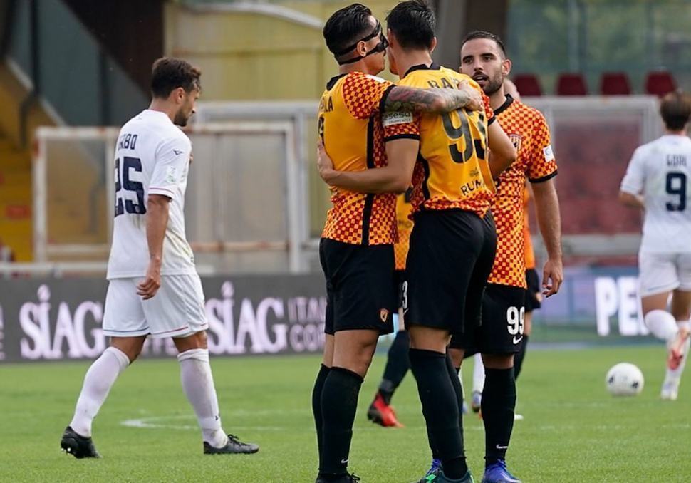 Cosenza spento e remissivo. Il Benevento domina e cala il tris 58 Benevento Cosenzaok2
