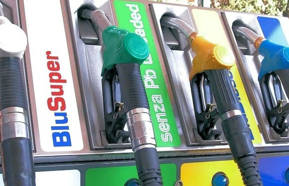 Benzina distributori