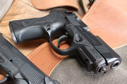 Detenevano illegalmente un'arma clandestina: arrestato il figlio e denunciata la madre 56 Beretta cal9