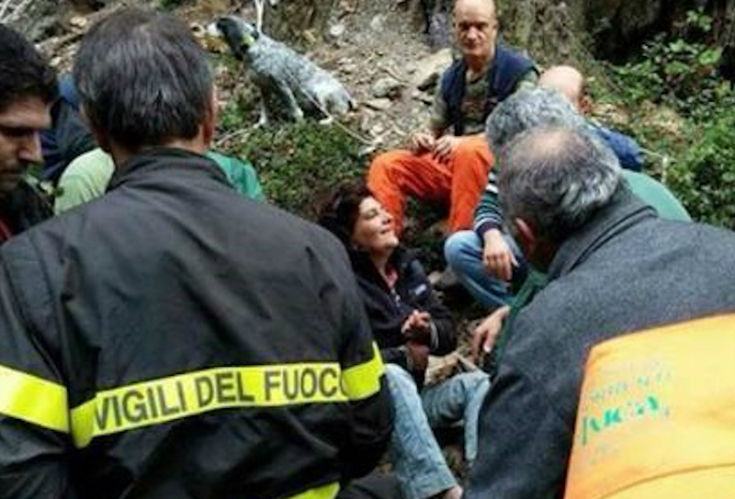 Ritrovata viva Brunella Guagliani, la donna portata a braccia dai soccorritori dopo 8 ore dal ritrovamento 203 Brunella