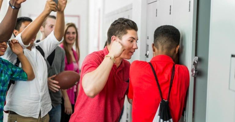 Bullismo carnefici vittime e spettatori fb 770x400 1