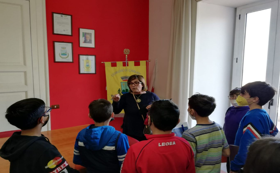 Cariati, Greco agli studenti: "ruolo della scuola fondamentale per la crescita" 51 CARIATI STUDENTI 1 f1de3420