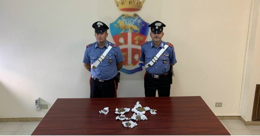 Nascondevano sotto i sedili dell'auto 7 involucri di marijuana: arrestati due giovani 51 CC Roccella