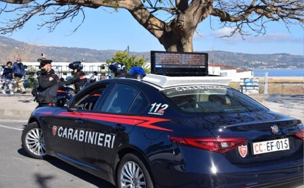 Scoppia una lite furiosa in casa, picchia la moglie e intervengono i carabinieri 51 CHIARAVALLE