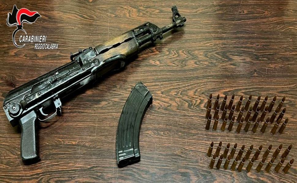 CONDOFURI SAN CARLO NASCONDE KALASHNIKOV E CARTUCCE IN MACCHINA ARRESTATO 74ENNE. 90e7ba73