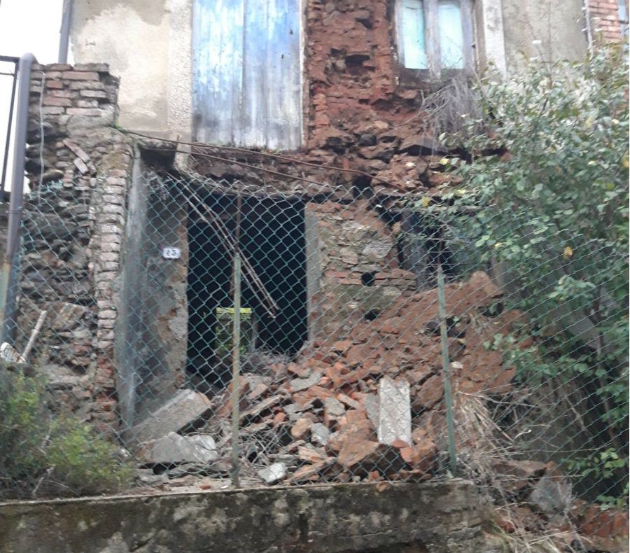 Crollo in diretta di uno stabile nel catanzarese (Video) 55 COP CROLLO