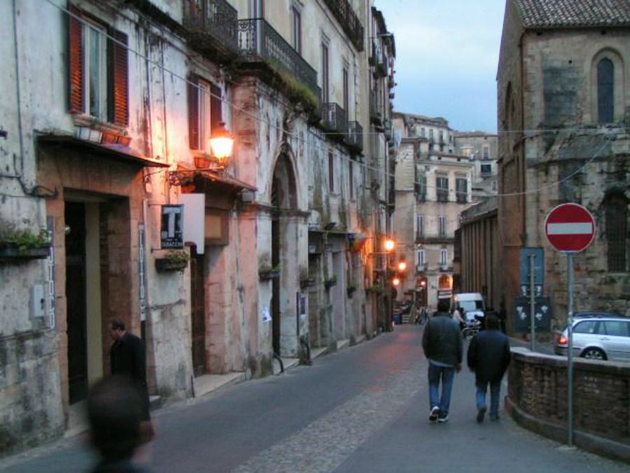 Centro storico, Ztl, i commercianti scrivono ad Occhiuto: "Sospenda l'ordinanza" 68 CORSO TELESIO COSENZA
