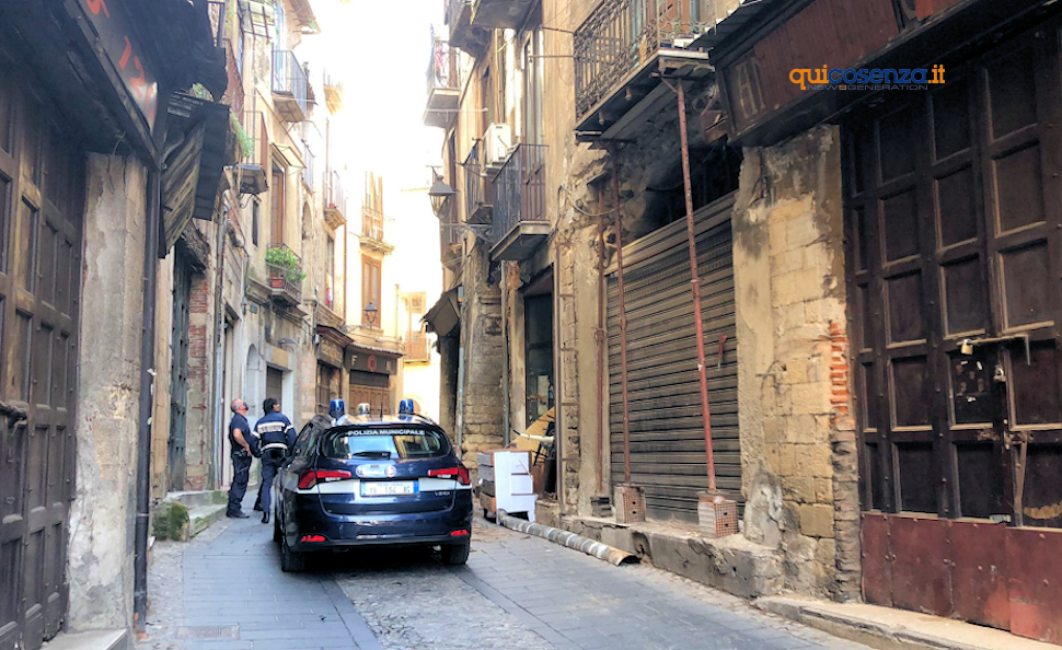 Cade grondaia corso telesio