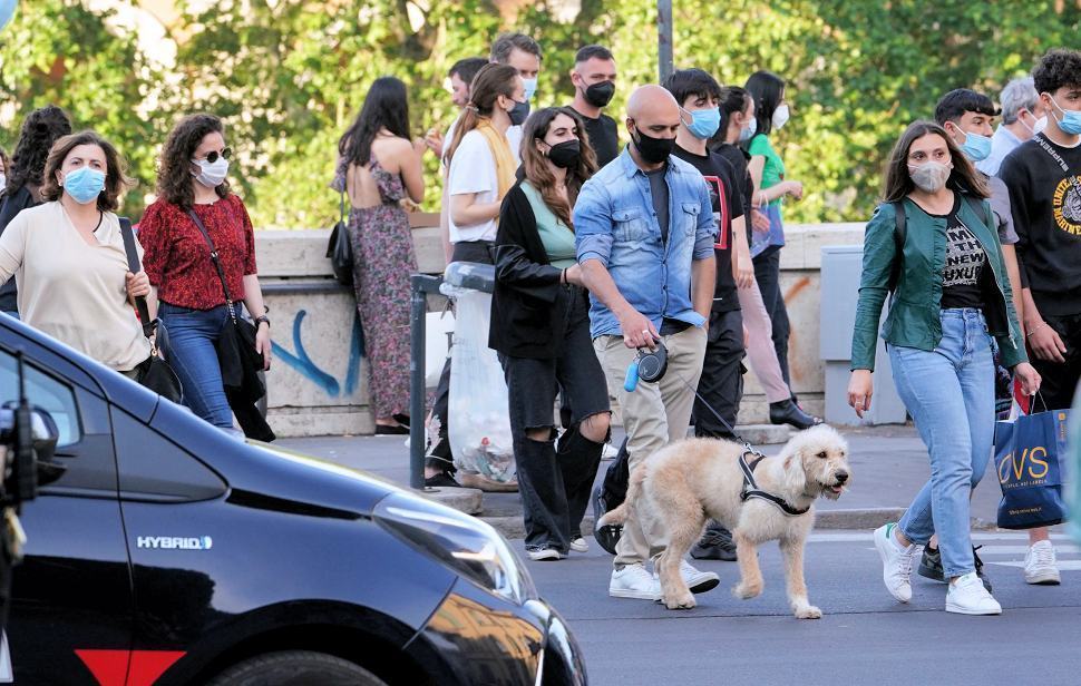 In Calabria l'incidenza scende a 10 casi. Variante Delta, 9 casi su 30 sequenziati 51 Calabria persone covid