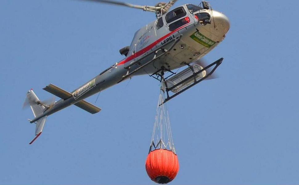 Gallo "nessuno stop ai servizi aerei antincendi in Calabria. Il servizio resta garantito" 51 Calabria verde elicottero 1