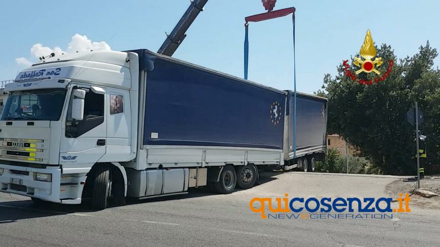 Camione bloccato Rende3