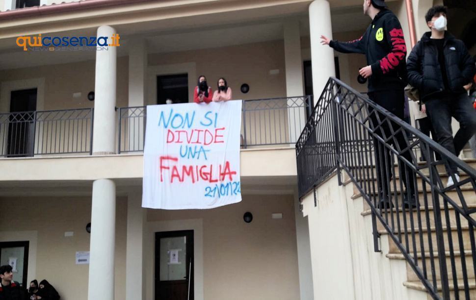 Sinistra CGIL con gli studenti in protesta "crollato il castello di narrazioni sul Telesio" 51 Canossiano Classico01 1