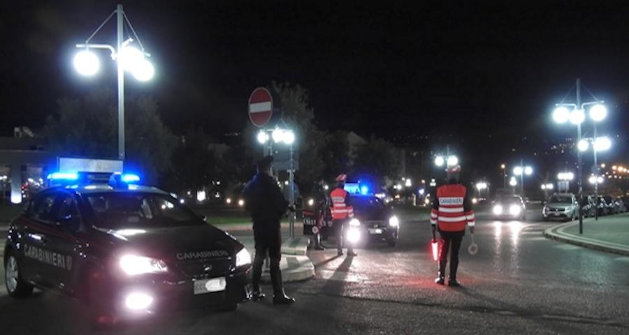 Controlli dei carabinieri a Rende, multati tre parcheggiatori abusivi 53 Carabieri Rende controllo