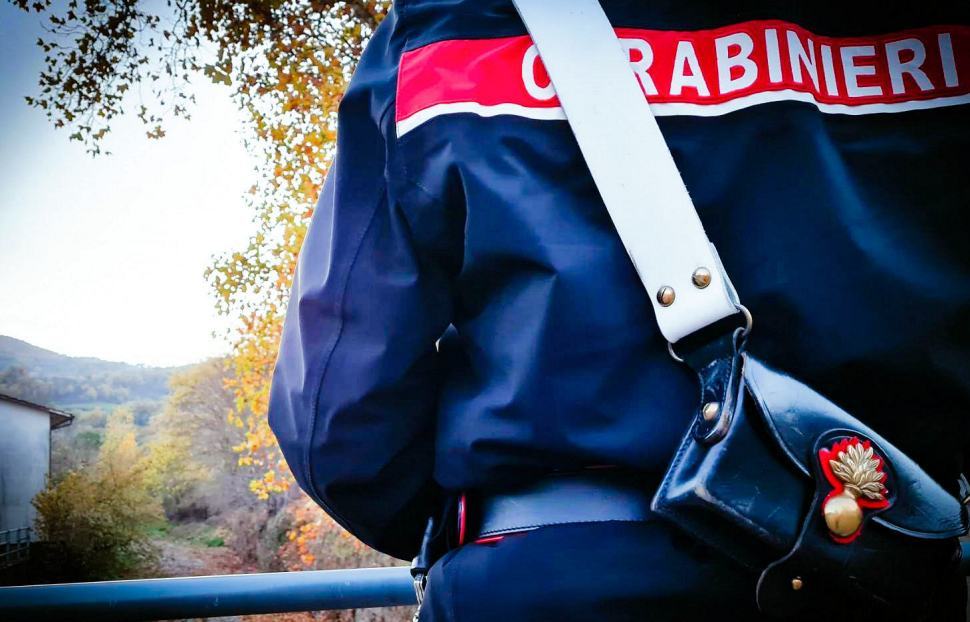 Ferisce a coltellate il figlio. Scatta l'arresto per il 69enne di Roggiano Gravina 51 Carabinieri 199