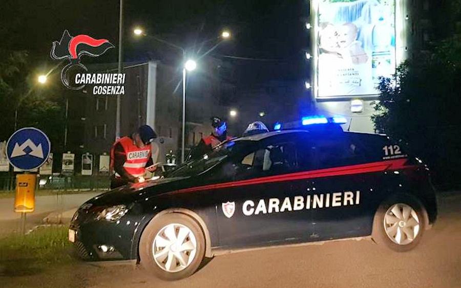 Cosenza, continue vessazioni alla madre per estorcergli denaro. Arrestato 41enne 51 Carabinieri Cosenza 1 3