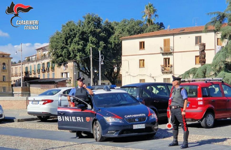 Cosenza, con un seghetto tenta di rubare una bici elettrica in pieno centro. Sorpreso e arrestato 51 Carabinieri Cosenza 29