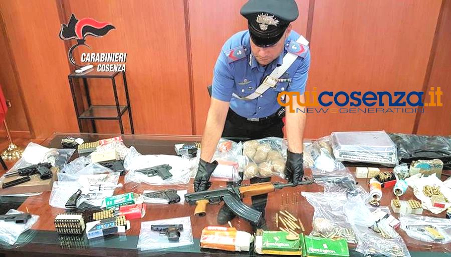 Carabinieri Cosenza armi piazza Spirito santo