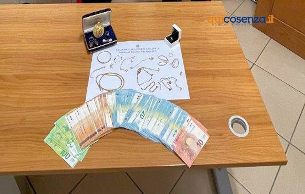 Carabinieri Cosenza furto soldi gioeilli