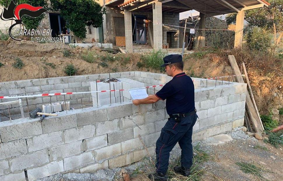 Maierà, opere su un fabbricato senza autorizzazioni Denunce e sequestri 59 Carabinieri Forestali maiera