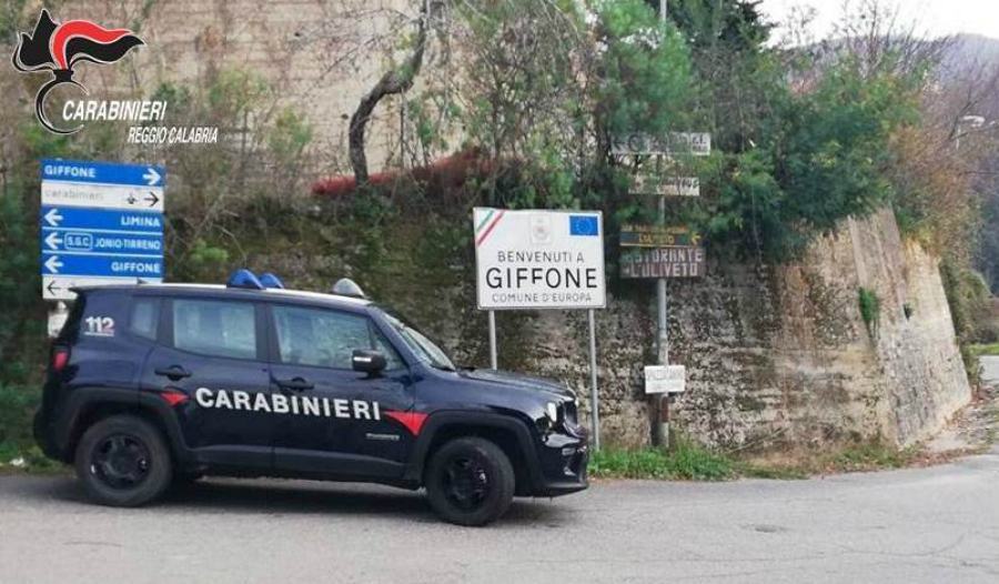 Danneggia l'auto dello zio a colpi di pistola, arrestato 24enne 51 Carabinieri Giffone