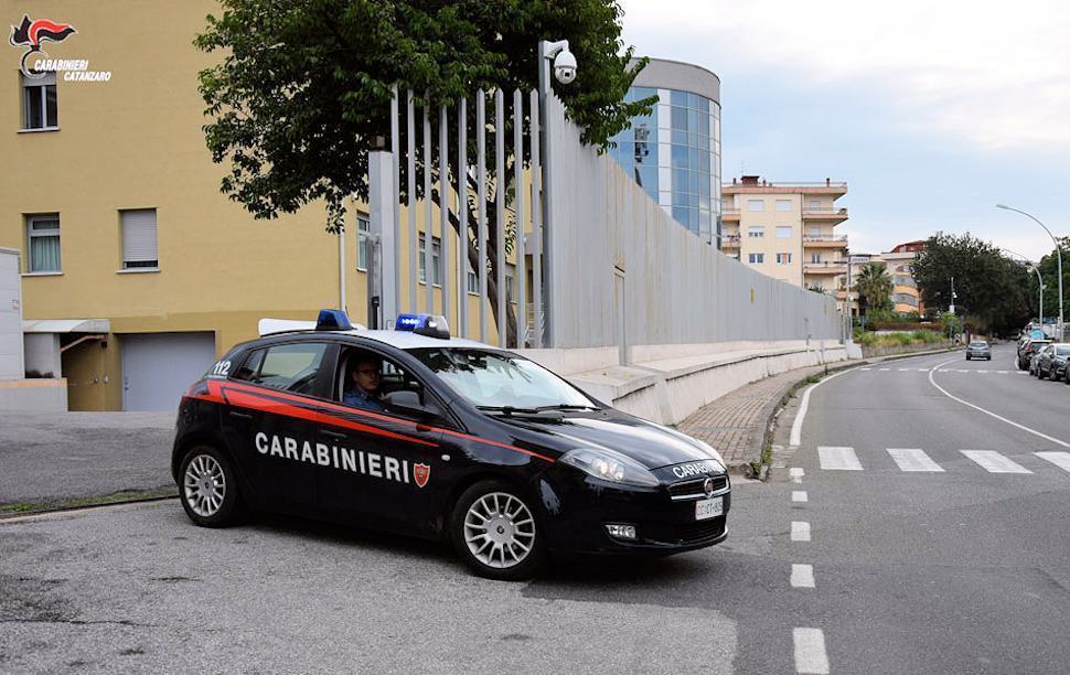 Ruba da una scuola tablet e computer destinati alla DAD. Arrestato 29enne 51 Carabinieri Lamezia
