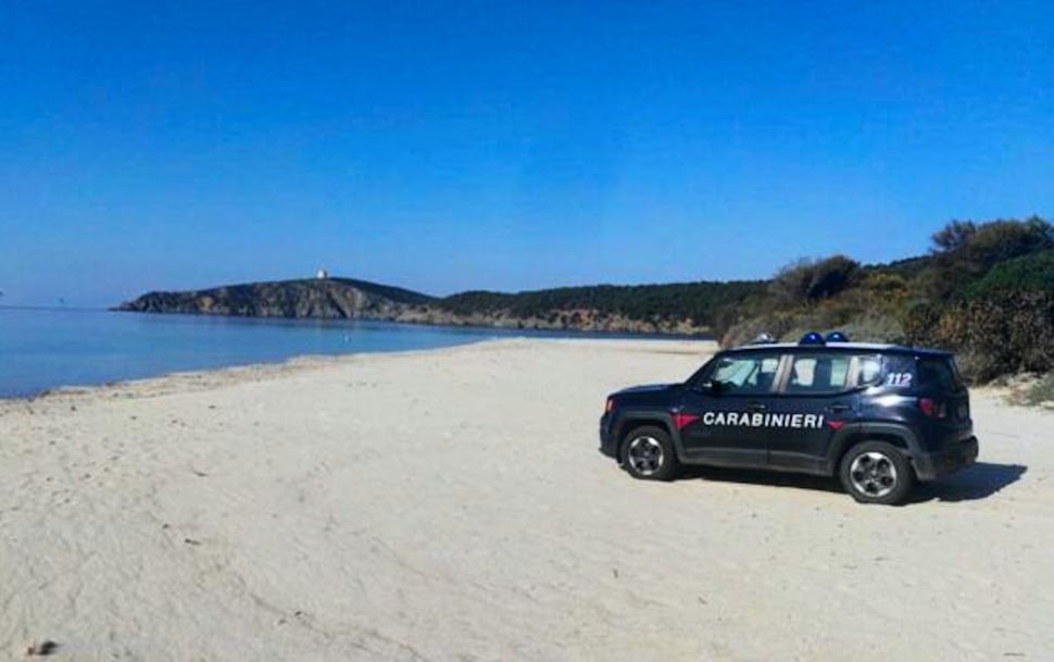 Con il Suv in spiaggia in un'area Marina Protetta. Multata una famiglia di Cosenza 51 Carabinieri Spiaggia 8