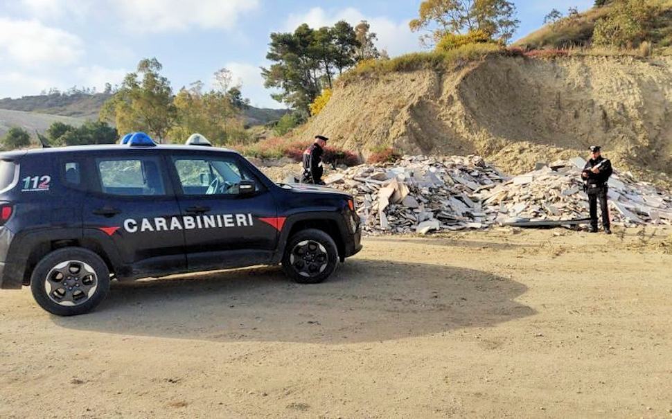 Carabinieri abbandono rifiuti