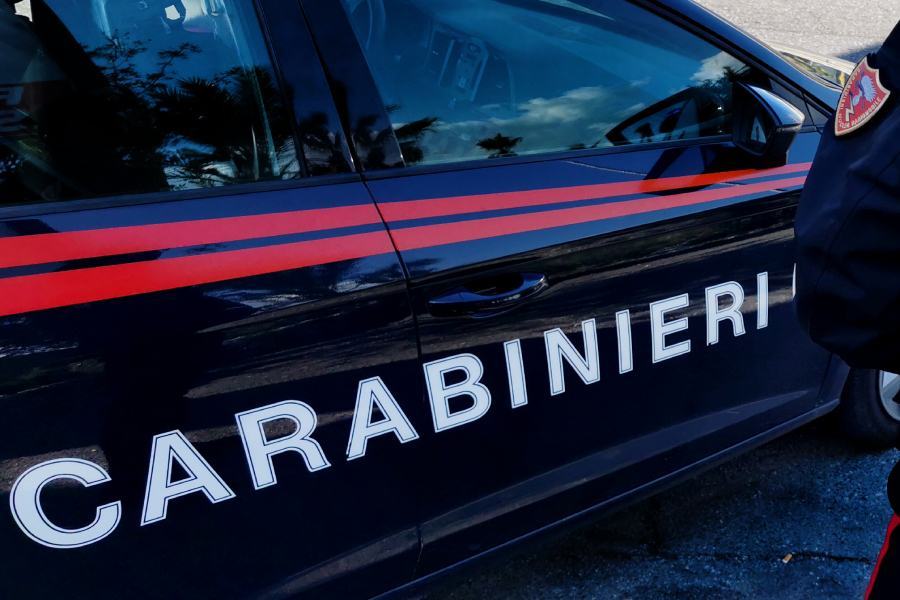 Carabinieri auto 33