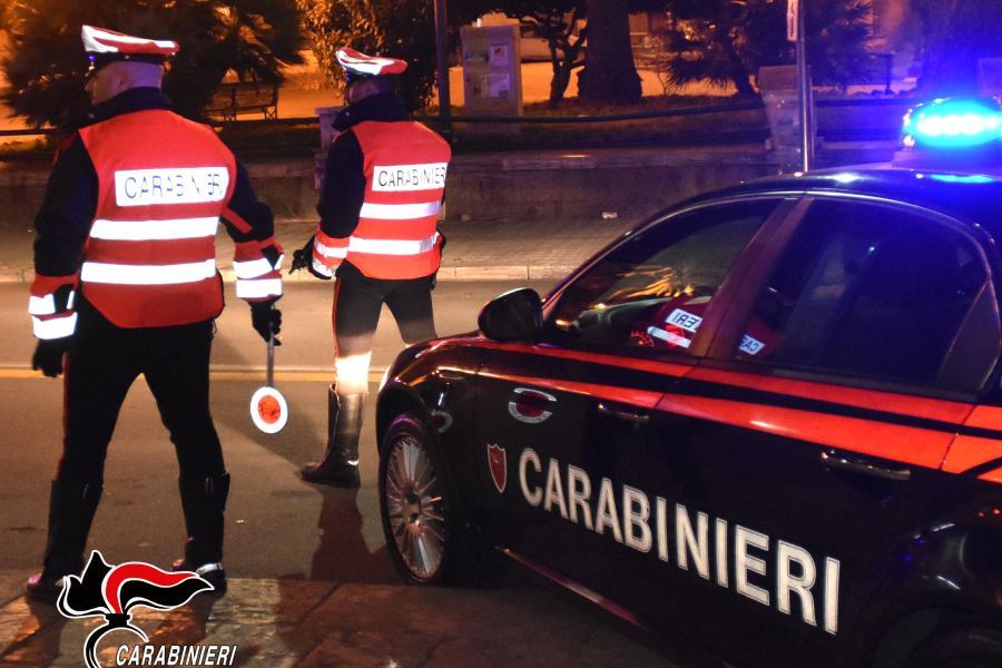 Carabinieri auto controlli sera