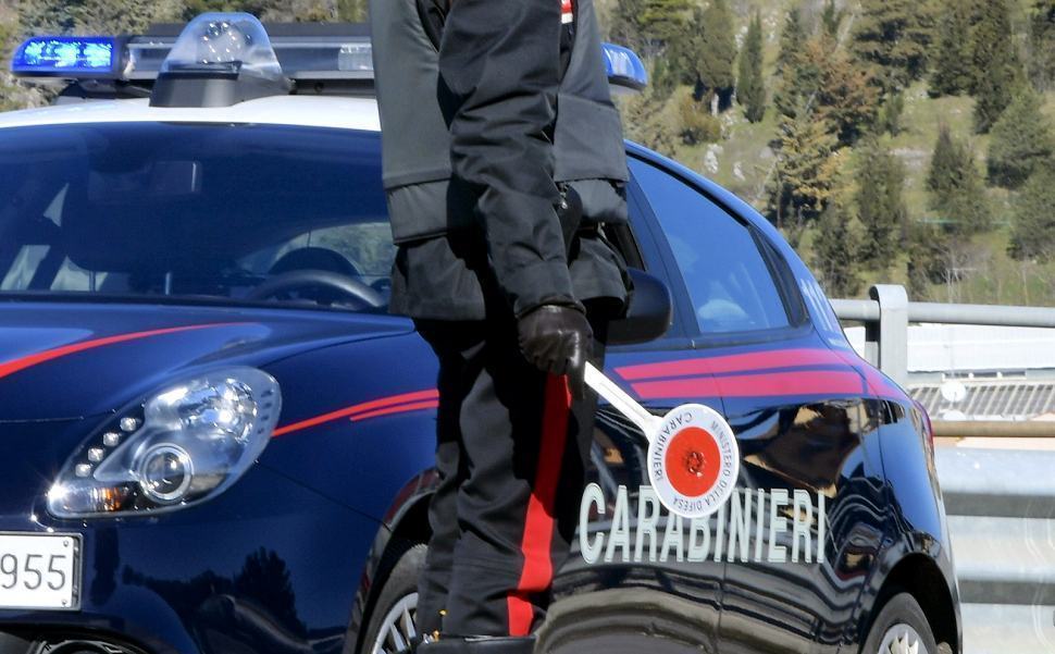 Carabinieri auto e militare 1
