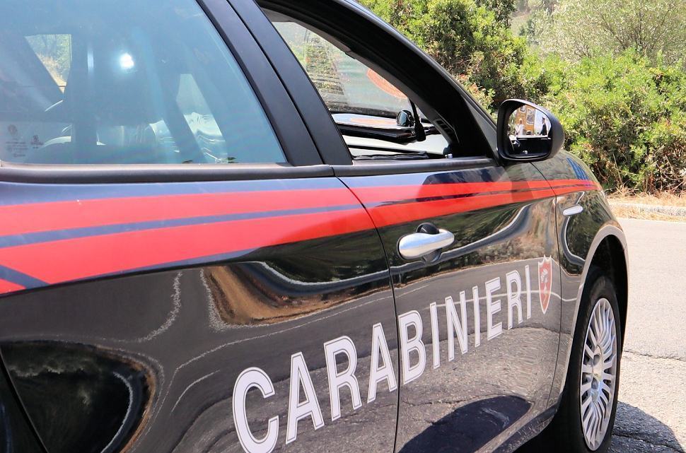 Sequestrati quaranta chili di droga in una baracca e in un terreno 51 Carabinieri auto2 1