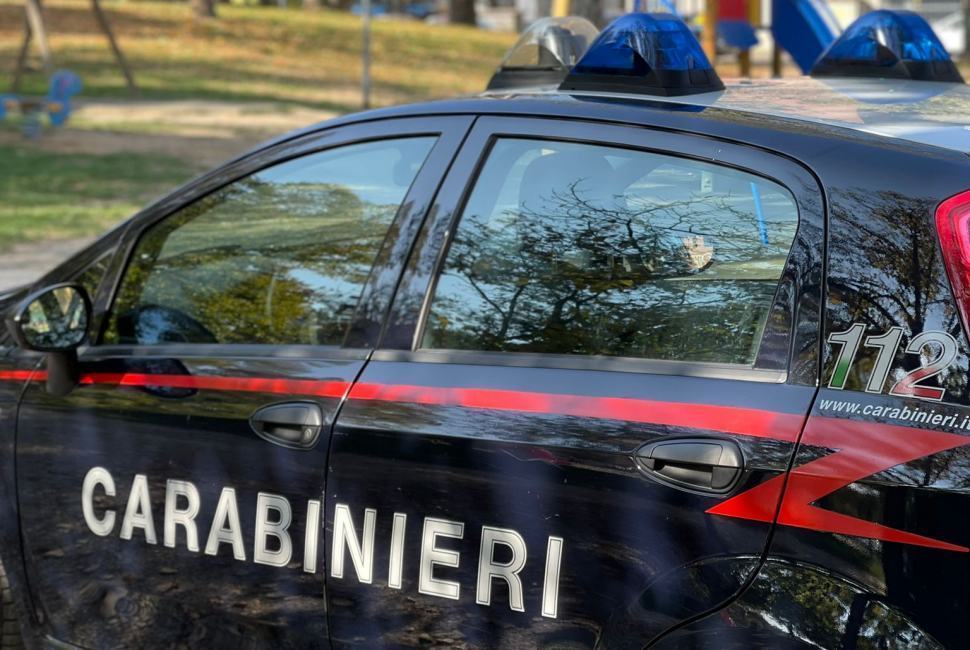 Scatta il sequestro dei beni per due 'furbetti' del reddito di cittadinanza 51 Carabinieri auto2 5