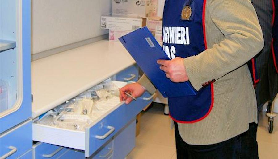 Rubavano dispositivi di protezione dall'ospedale per rivenderli. Denunciate 4 persone 51 Carabinieri nas 1 1