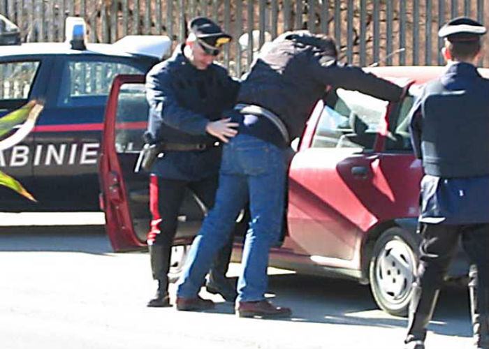 Carabinieri perquisizione arresto 1