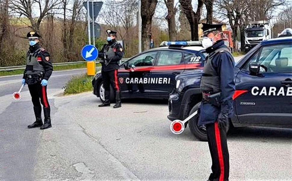 Castrovillari, aggredirono e rapinarono anziana. Fermati due giovani, uno è minorenne 62 Carabinieri posto di blocco 1