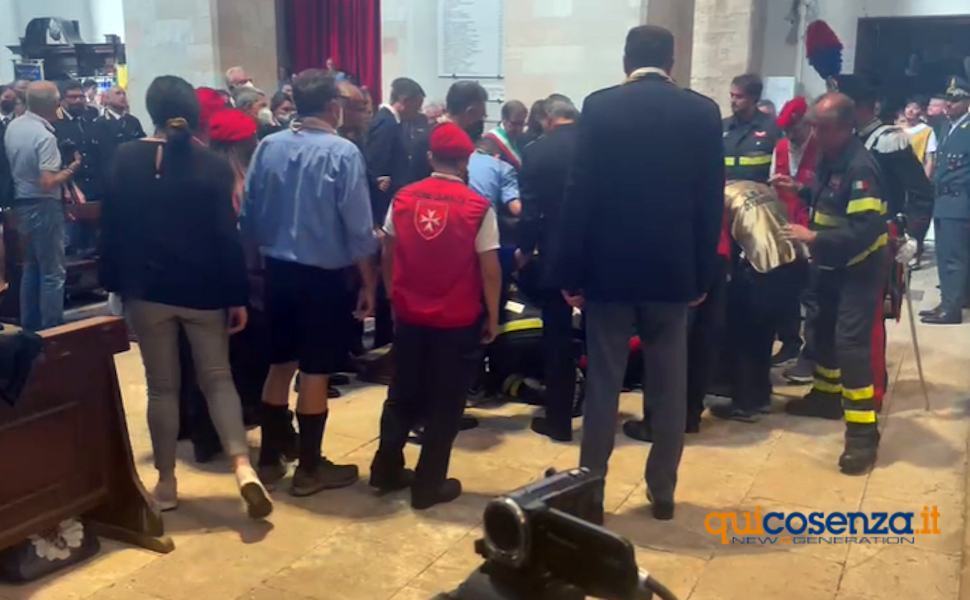 Carabinieri sviene Funerale Nole