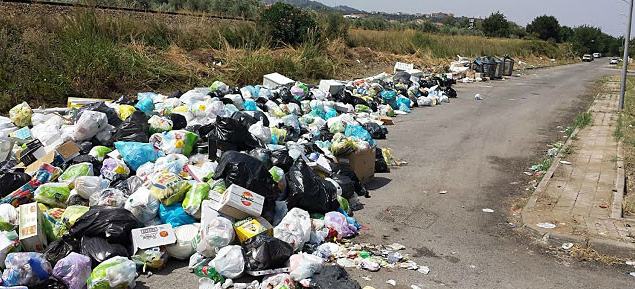 Emergenza rifiuti a Cariati, sindaco lancia appello: "Segnalate e denunciate gli incivili" 51 Cariati via marche