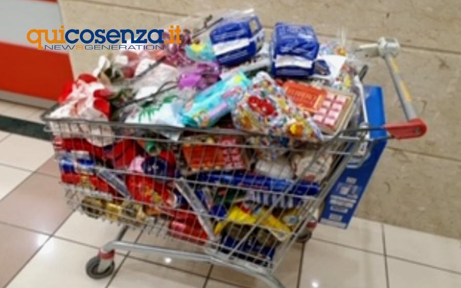 Castrovillari, riempie un carrello con 700 euro di spesa e se ne va senza pagare 53 Carrello Spesa