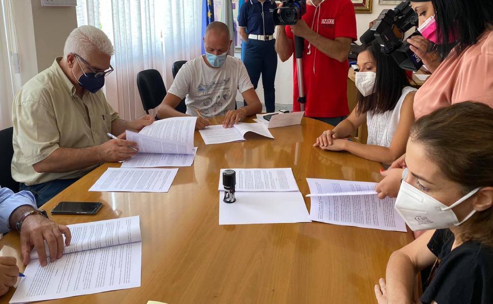 Cassano firma caporalato 02