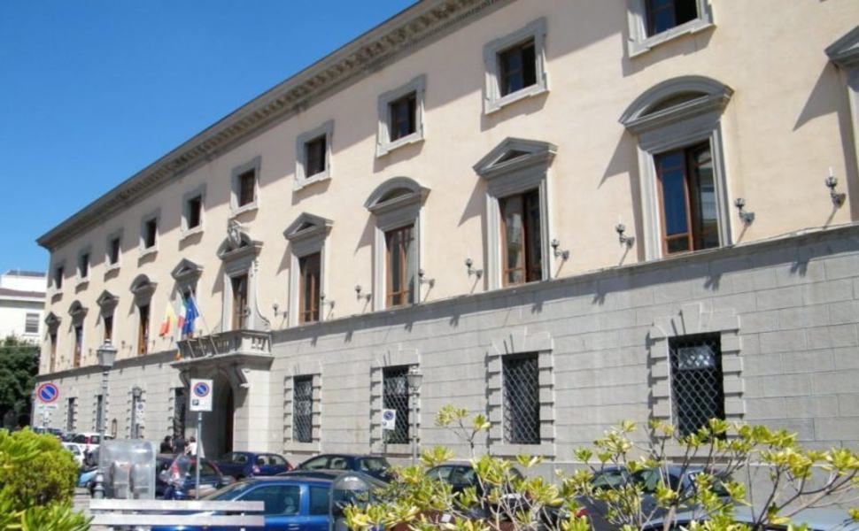 Finte assunzioni e rimborsi illeciti: davanti al Gup in 12, anche consiglieri comunali 51 Catanzaro Palazzo De Nobili e1552237312605 1