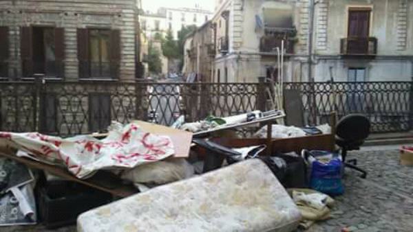 Centro storico spazzatura
