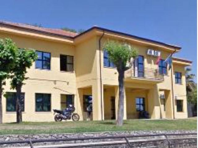 Incendiata la porta della sala consiliare del Comune di Cerisano 77 Cerisano Muncipio1