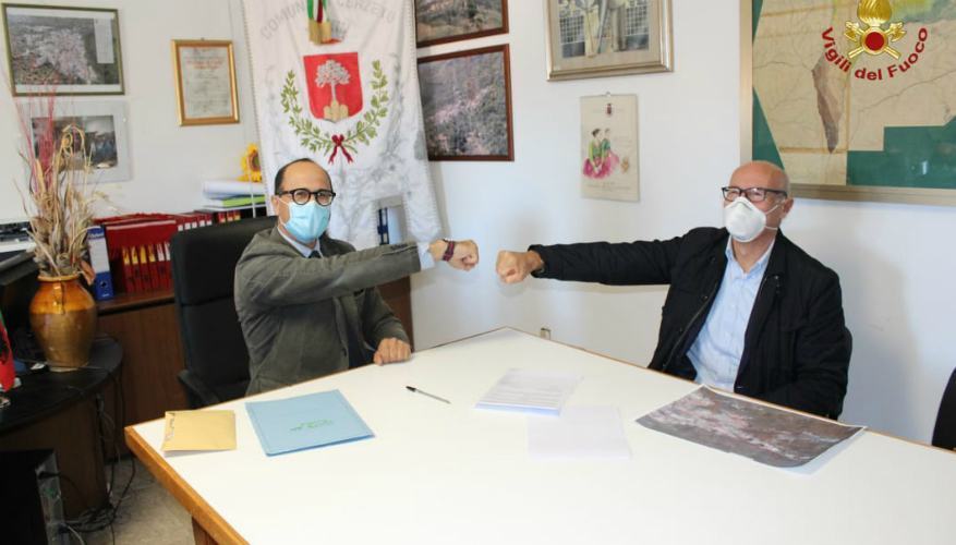 Cerzeto, protocollo d’intesa tra il Corpo nazionale dei Vigili del fuoco e il sindaco 55 Cerzeto VVF e sindaco
