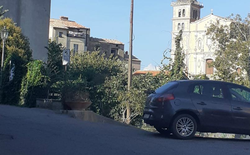 Cerisano, consiglieri: "strada tra le vie S. Pietro e S. Lorenzo, sperpero di denaro" 51 Chiesa di San Lorenzo vista da Via San Pietro