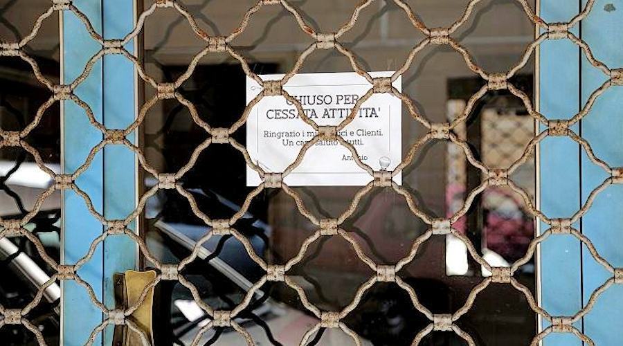 Tra Covid e crollo dei consumi, il 2020 si è portato via anche 300mila imprese 53 Chiuso per Covid