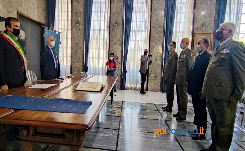 Cittadinanza onoraria cosenza esercito 01