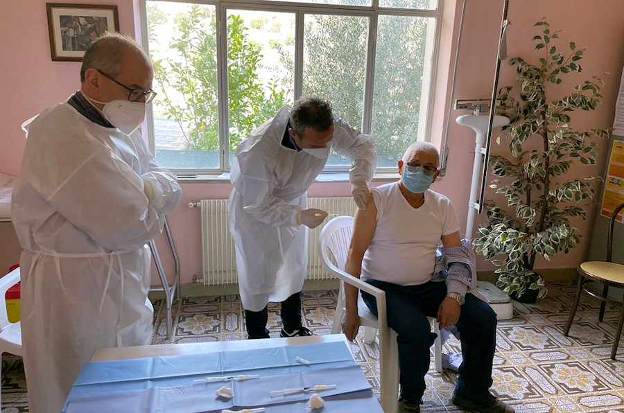 Civita è il primo comune del cosentino ad aver vaccinato tutti gli over 80 53 Civita vaccini