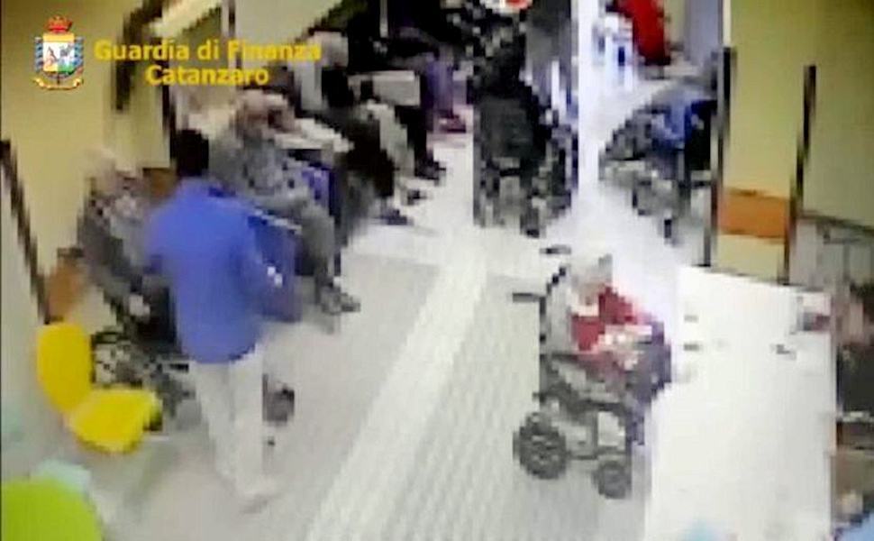 Anziani maltrattati e picchiati anche nel sonno, in 17 a processo 51 Clico orrori settingiano San Francesco Ospital 1