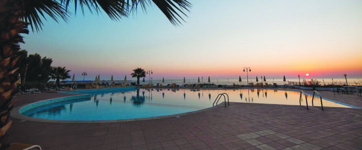 Club Esse Costa dello Jonio di Mandatoriccio esterno alba