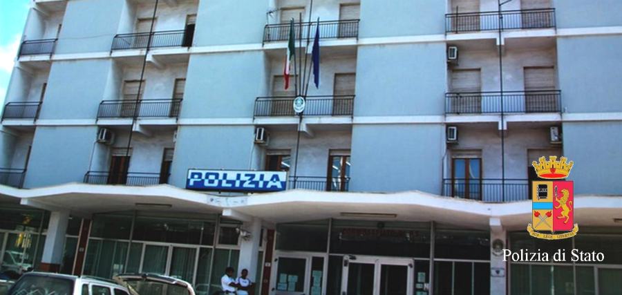 Controlli della Polizia nel CAS di Paola che ospita migranti, trovata marijuana 55 Commissariato Polizia Paola